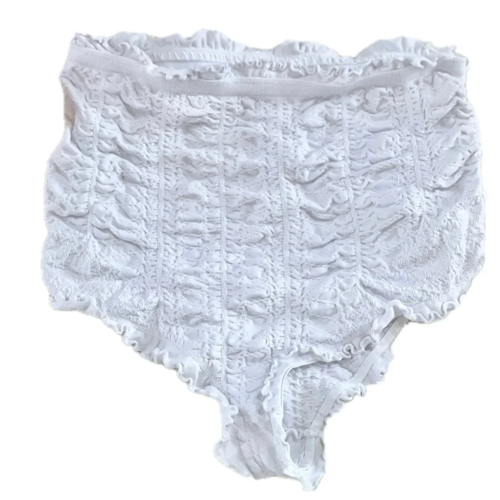Free People’s Chloe Ruched Ruffle White Shorties Size M/L